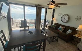 Island Winds West 477 By Albvr - Beachfront, Updated & Beautiful! Just Steps To The Beach & Hangout!