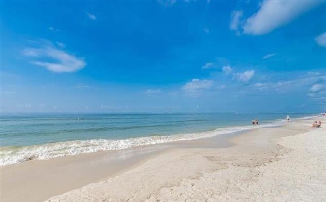 Island Winds West 477 By Albvr - Beachfront, Updated & Beautiful! Just Steps To The Beach & Hangout! Gulf Shores Exterior photo